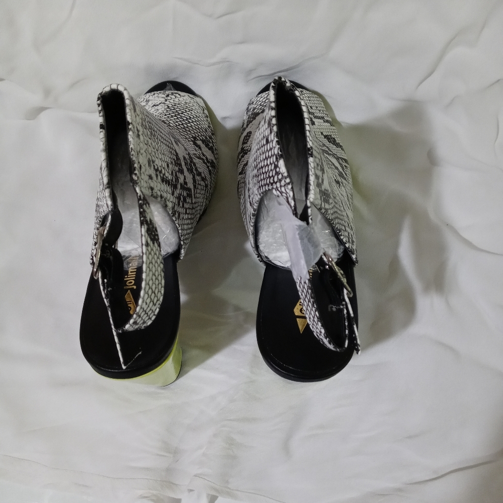 Women Heels - Picture 5 of 9